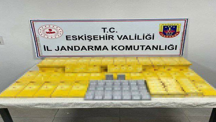 Cinsel ürünler, sigara ve tabancaları kaçak olarak satmayı planlayan şahısları jandarma yakaladı