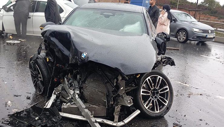 Direksiyon hakimiyetini kaybedip karşı şeride geçti: 2 ölü 2 yaralı