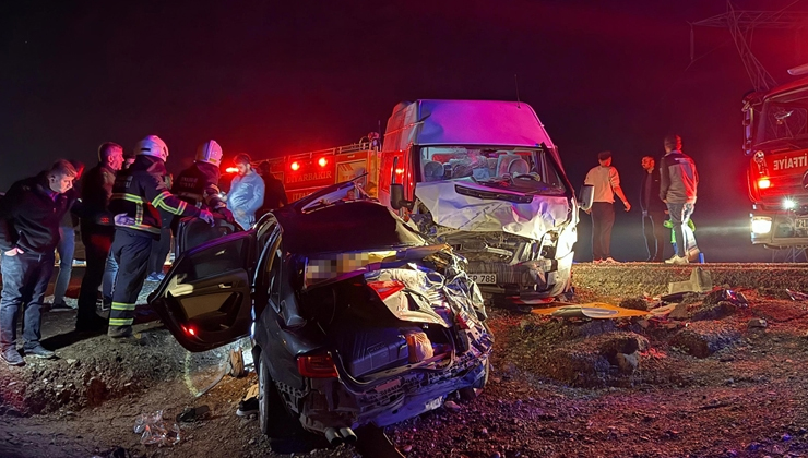 Diyarbakır’da zincirleme trafik kazasında 4 kişi öldü, 13 kişi yaralandı