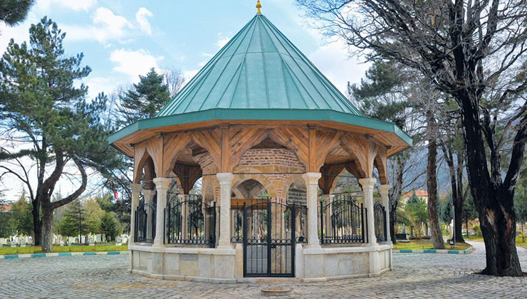 Dünyanın tanıdığı hocanın türbesi Konya’da