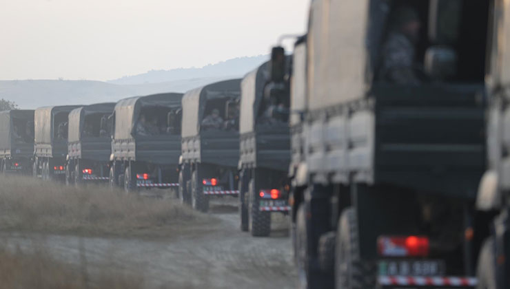 Düşen askeri uçağın enkazı tırlarla yurda getirildi 