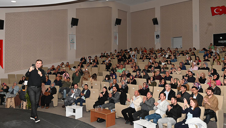 Efiloğlu, “Çocuklarımız dijital dünyanın tam kalbinde büyüyorlar”