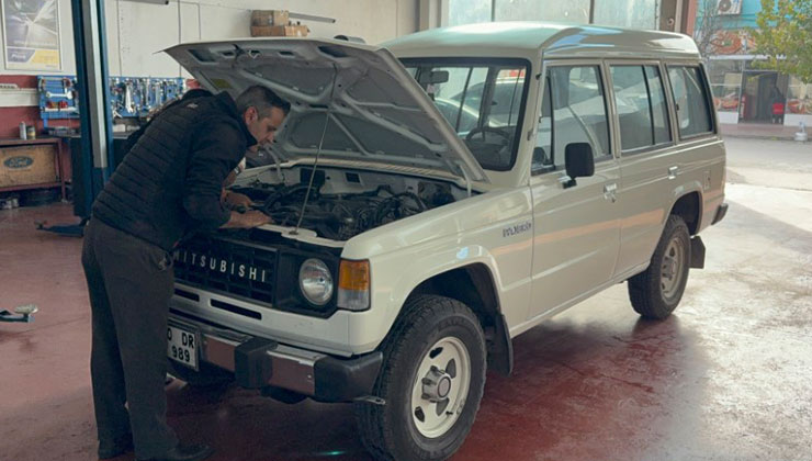Efsane valinin oğlu 45 yıl sonra babasının makam aracını bulup satın aldı