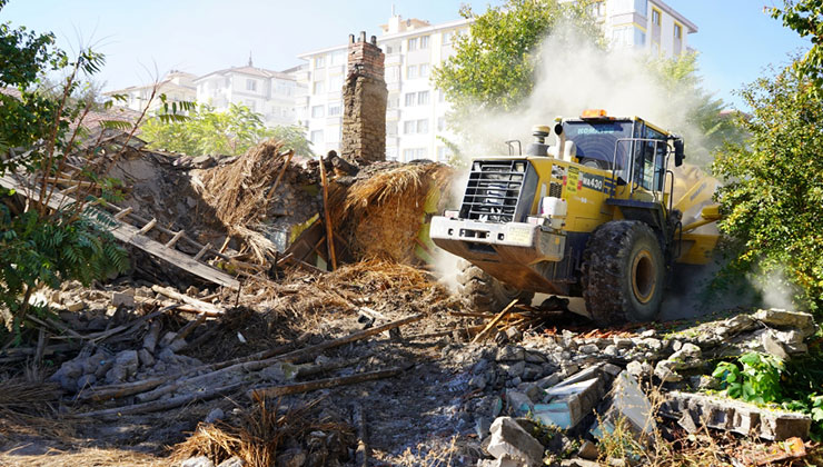 Ereğli Belediyesi metruk yapıların yıkımına aralıksız devam ediyor