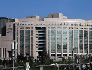 Fatih’teki zehirlenme olaylarına ilişkin gözaltındaki 7 zanlı adliyede