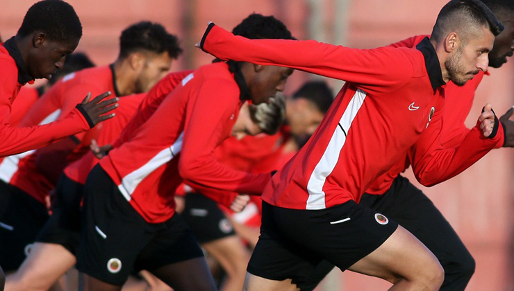 Gençlerbirliği, Antalya’da kampa girdi