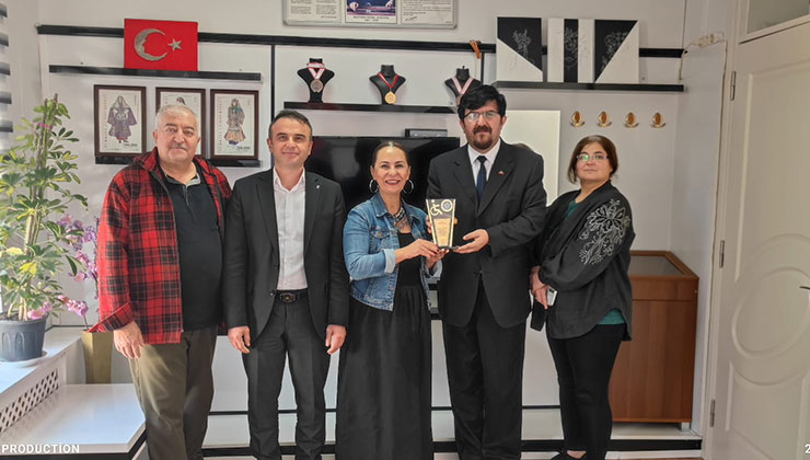 Gönül Gözü Derneği yılın öğretmenini seçti