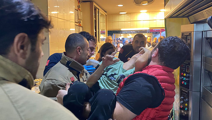 Hamur karıştırma makinesine elini sıkıştıran çocuğu itfaiye kurtardı