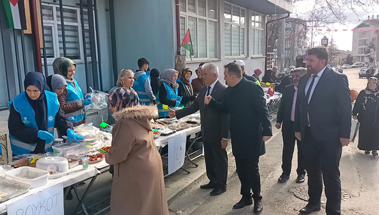 Hüyük’te Filistin için hayır çarşısı kuruldu