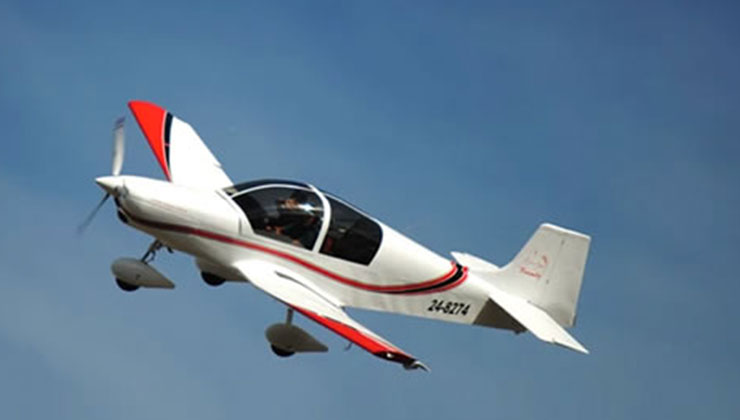 İki hafif uçak havada çarpıştı: 1 ölü