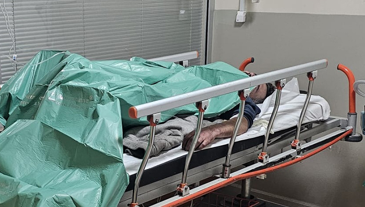 Isınmak için yaktığı ateş kıyafetlerini tutuşturdu, bacakları yandı