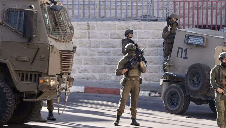 İsrail ordusu işgal altındaki Batı Şeria’da 15 Filistinliyi gözaltına aldı