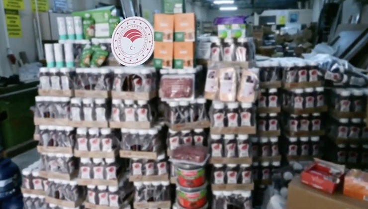 İzmir’de yaklaşık 30 ton tarihi geçmiş gıda ürünü ele geçirildi