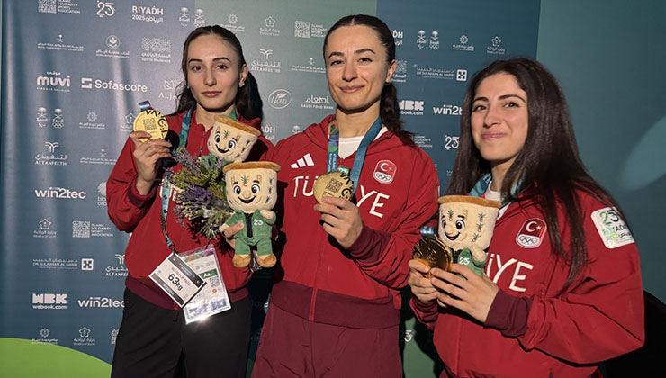 Kadın milli halterciler, Riyad’da kazandıkları 9 altın madalyayı Atatürk’e “armağan” etti