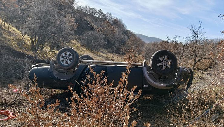 Kayıp olarak aranan öğretmen, devrilen kamyonette ölü bulundu