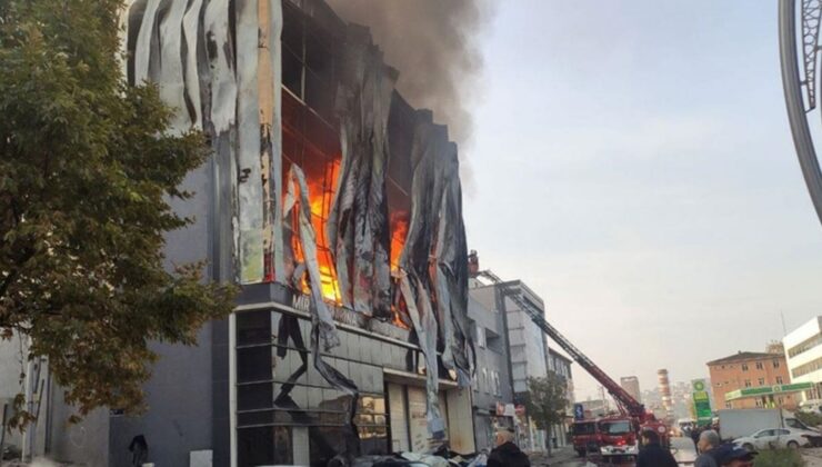 Kocaeli’de parfüm deposunda çıkan yangına müdahale ediliyor