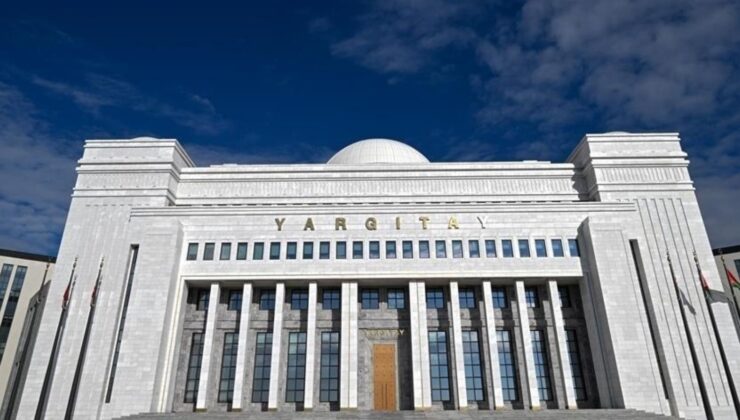 Komşusunun balkonuna halı silkeleyen sanığa “huzuru bozma” cezası