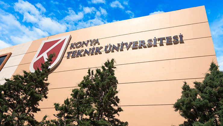 Konya Teknik ihtiyaç sahibi öğrencilerinin yanında