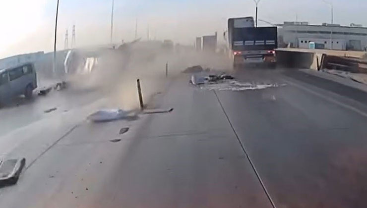 Konya’da araç sollamak isterken tırın önünde kaldı: 6 yaralı