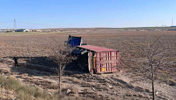 Konya’da çekici devrildi: 1 yaralı