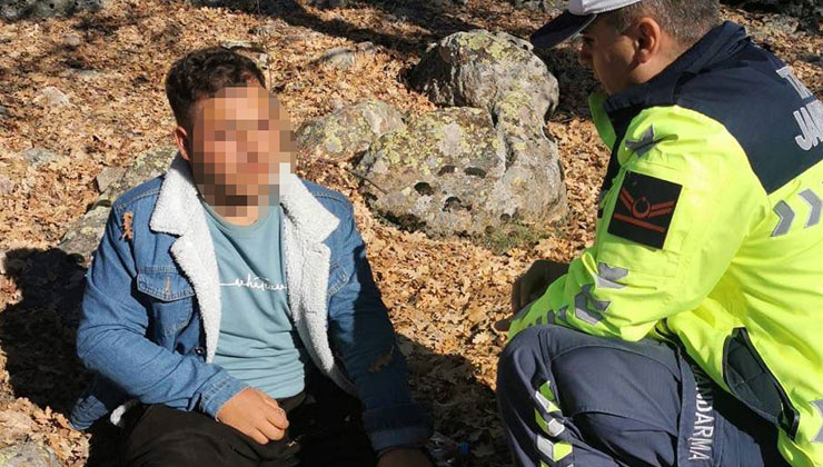 Konya’da dağlık alanda kaybolan genci jandarma buldu