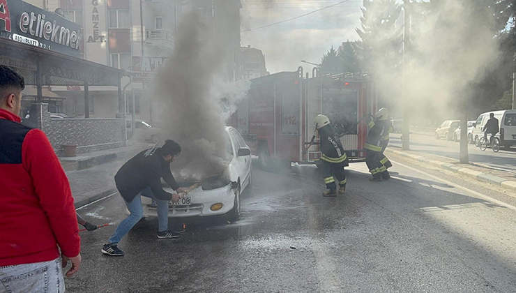 Konya’da korkutan yangın! Seyir halindeki otomobil dumanlar içinde kaldı