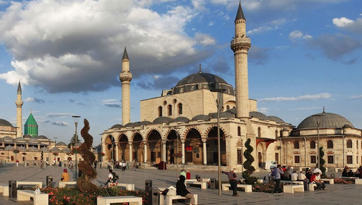 Konya’da Mevlana’ya gelenleri önce bu cami selamlıyor