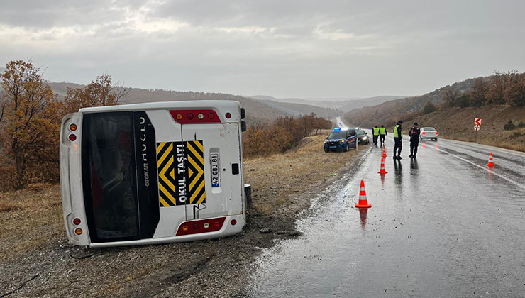 Konya’da okul servisi devrildi; 28’i öğrenci 29 yaralı