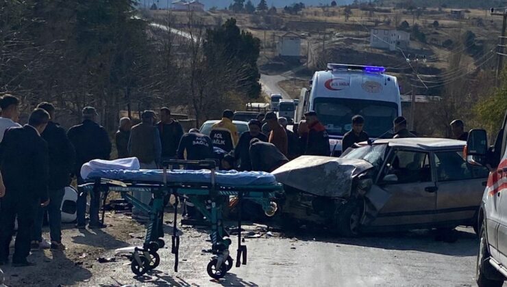Konya’da otomobil hafif ticari araçla çarpıştı: 3 yaralı