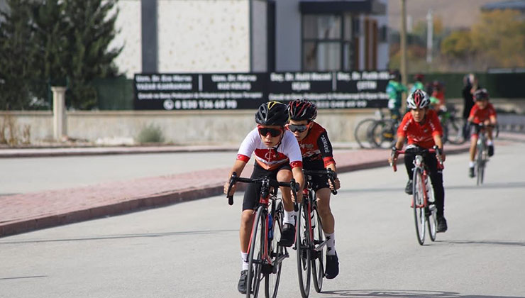 Konya’da pedallar Atatürk için dönüyor
