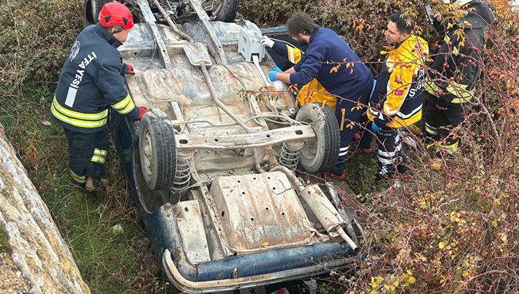 Konya’da şarampole devrilen otomobilin hayatını kaybetti