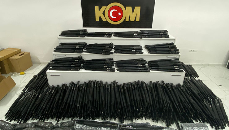 Konya’da yüzlerce kaçak silah ve silah parçası ele geçirildi