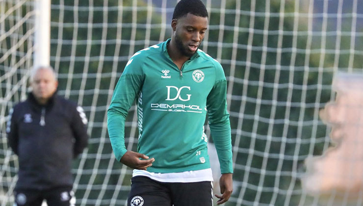 Konyaspor’a bir şok da Bazoer’den