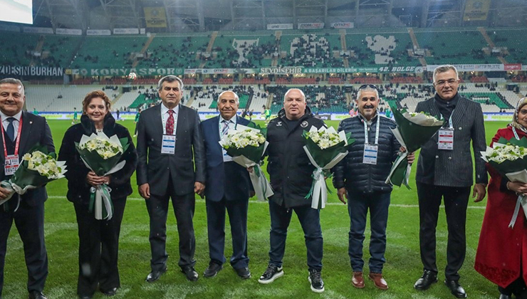 Konyaspor’dan öğretmenlere çiçek