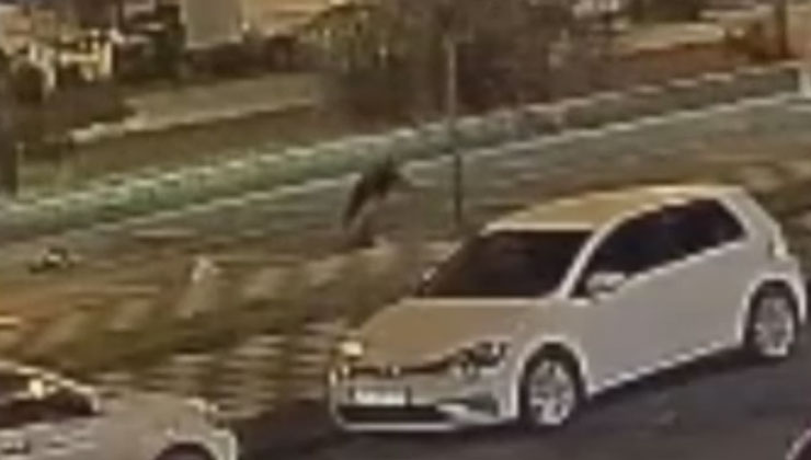 Metrelerce sürüklendi, kazayı yara almadan atlattı