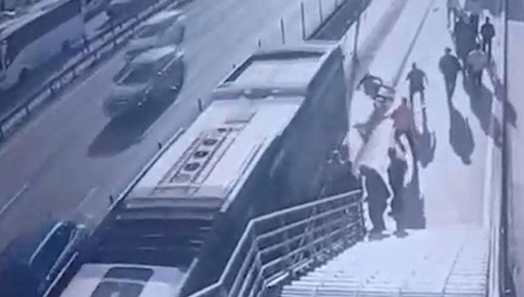 Metrobüsün çarptığı engelli yolcu hayatını kaybetti