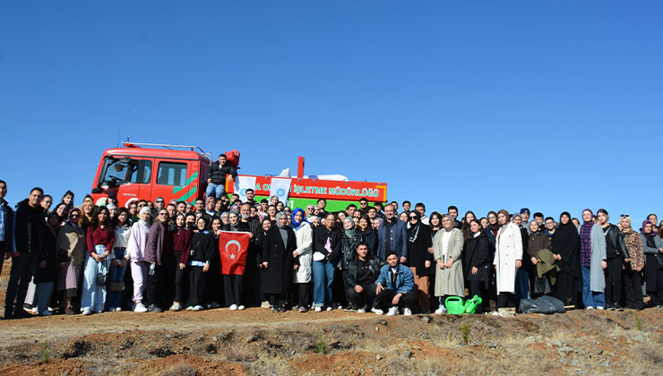NEÜ, iki farklı etkinlikle şehitlerin hatırasını yeşertti