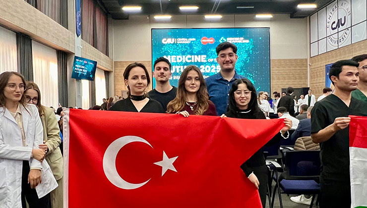 NEÜ’lü genç doktor adaylarından Taşkent’te örnek performans