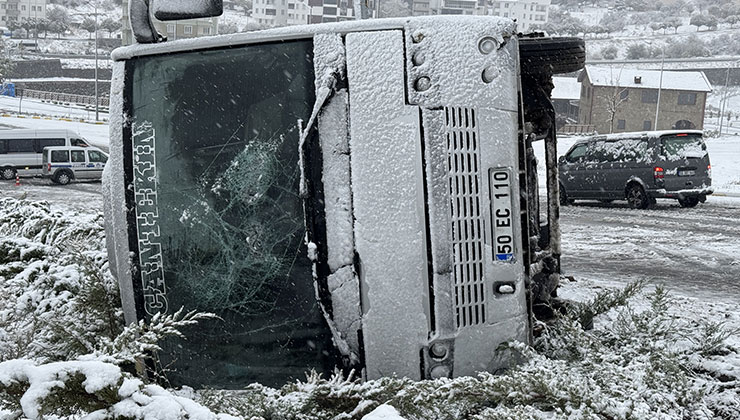 Nevşehir’de devrilen işçi servisindeki 14 kişi yaralandı