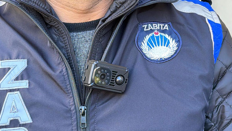O şehirde zabıta yere çöp atanları artık yaka kamerasıyla tespit edecek