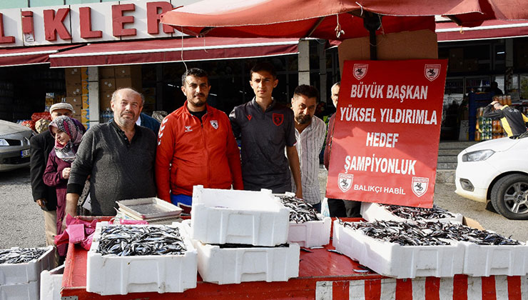 Samsunspor’un başarısını hamsiyle kutladı