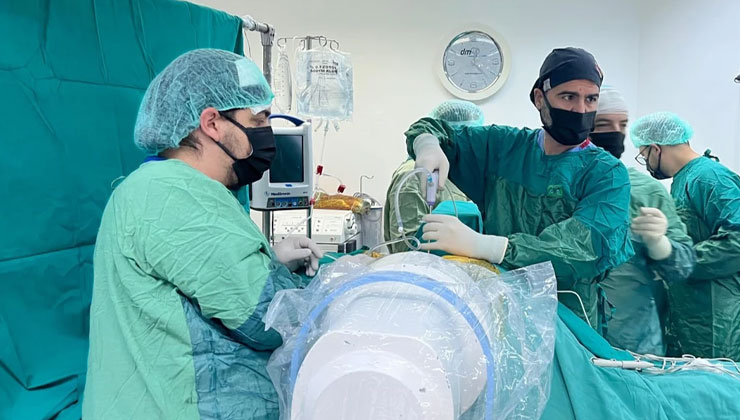 Selçuk Tıp’ta başarılı ameliyat: Hasta iki saat sonra yürüdü