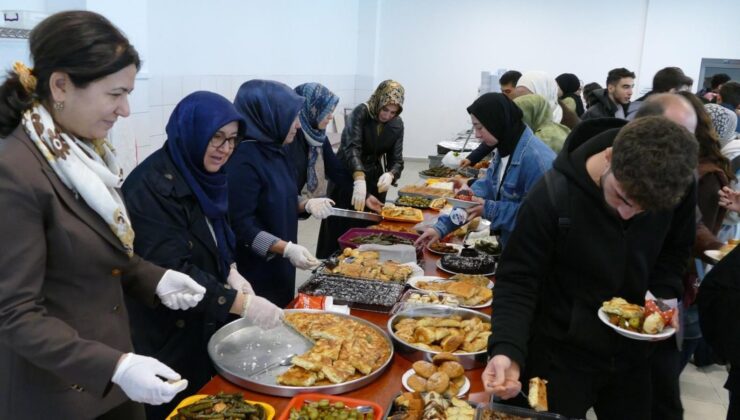 Seydişehir’de üniversite öğrencilerine anne yemekleri ikram edildi