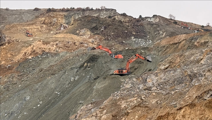Sivas’ta maden ocağında göçük altında kalan şantiye müdürünü arama çalışmaları sürüyor