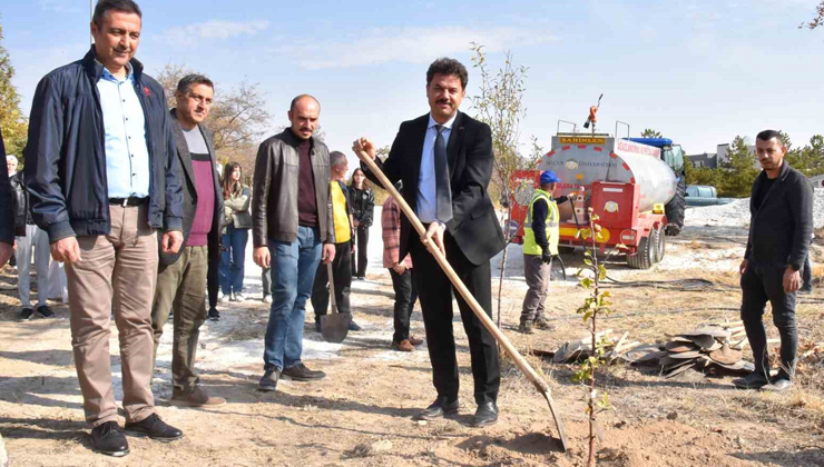 SÜ’de Milli Ağaçlandırma Günü’nde yüzlerce fidan dikildi
