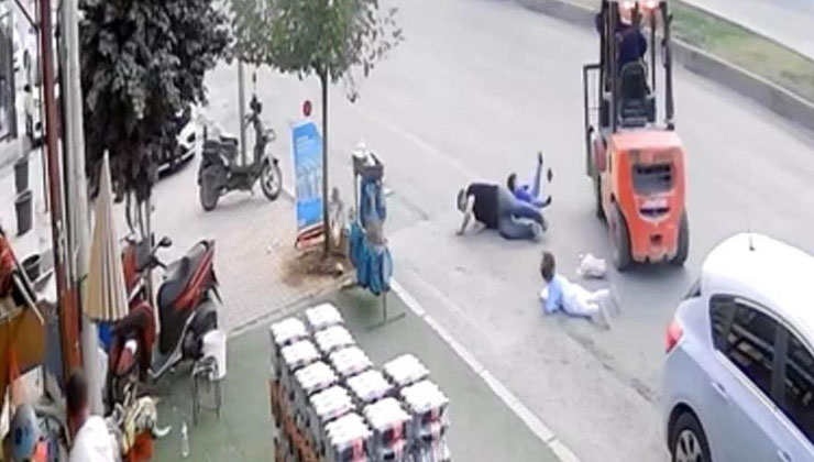 Ters şeritten gelen forklift baba ve çocuklarına çarptı