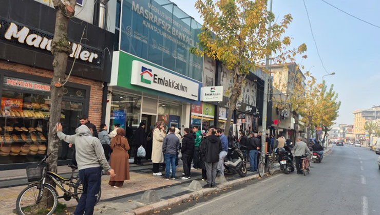 TOKİ başvurusu yapmak isteyen vatandaşlar yüzlerce metre kuyruk oluşturdu