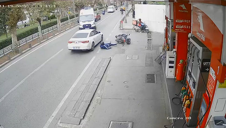 Üsküdar’da ambulansa yol veren motosikletliye otomobil çarptı