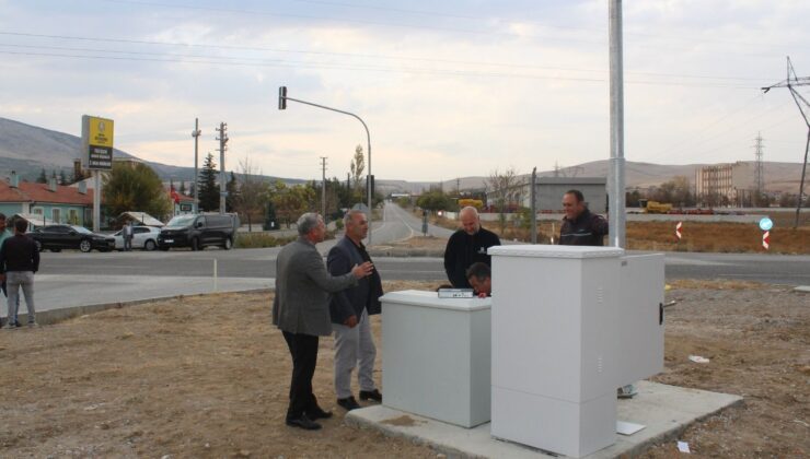 Yunak Belediye Başkanı Günaltay sinyalizasyon ve ışıklandırma sistemini inceledi