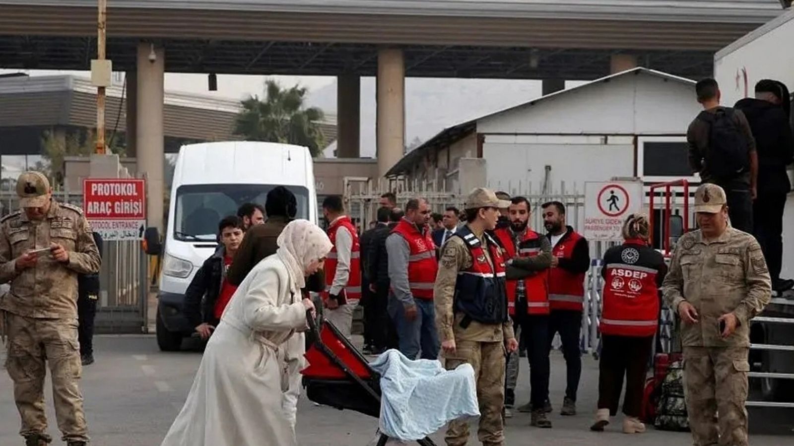 1 milyon 318 bin Suriyeli ülkesine döndü